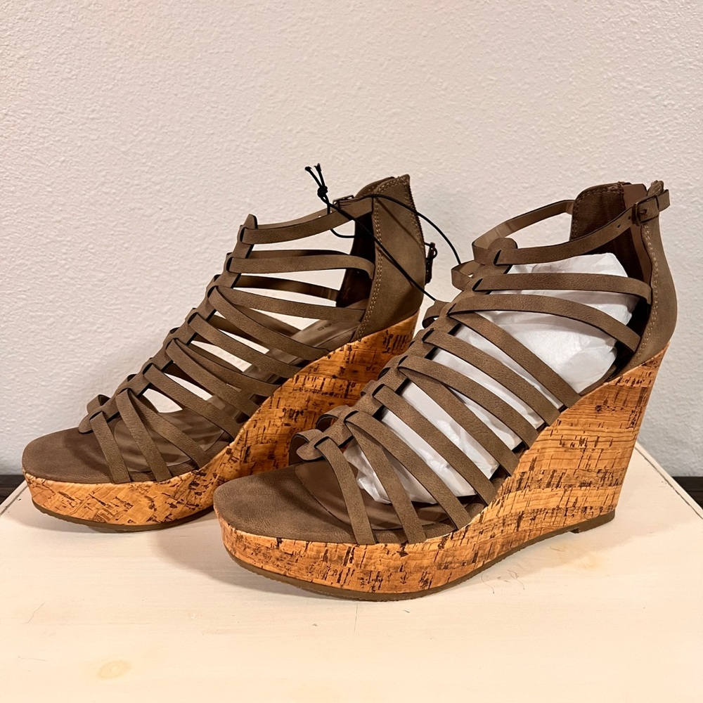 Maurices strappy wedge heel size 9 taupe color